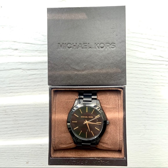 Michael Kors Women's MK322 Watch - Picture 6 of 8